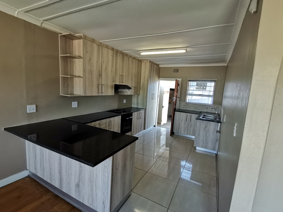 To Let 3 Bedroom Property for Rent in Stoneydrift Eastern Cape